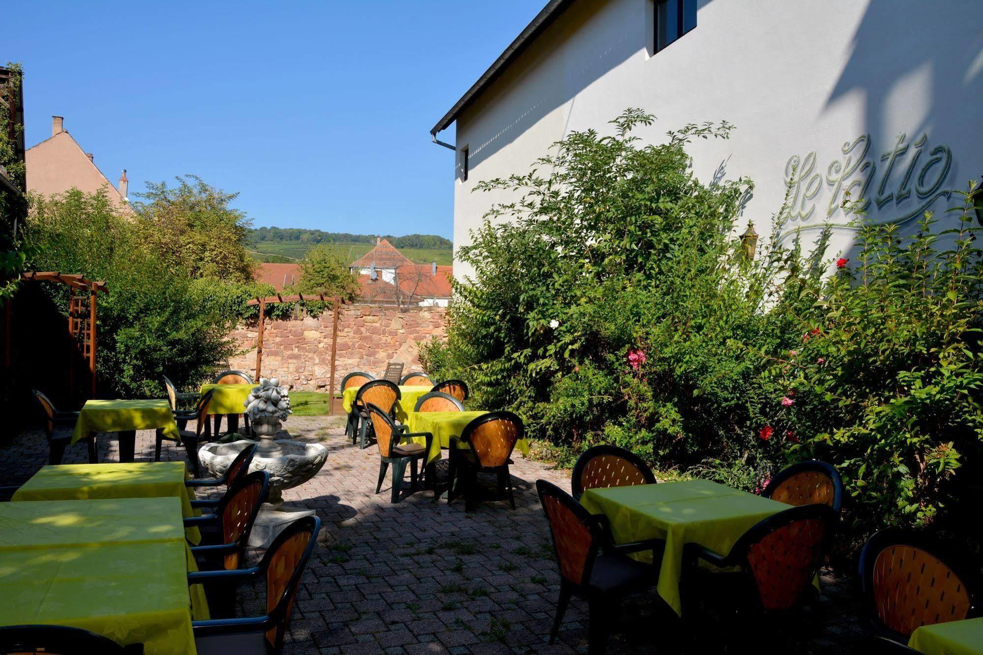 Logis Hôtel du Centre - Halte idéale en cyclotourisme avec garage à vélos clos Molsheim Exterior foto